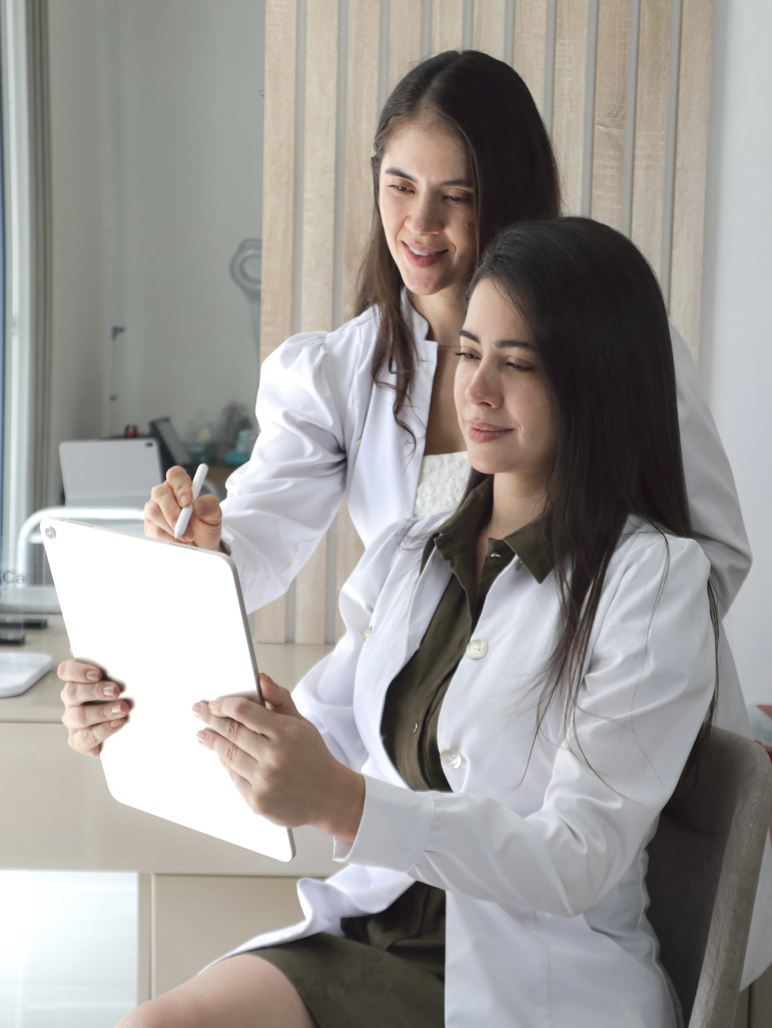 Doctoras de Ethernal Medicina Estética